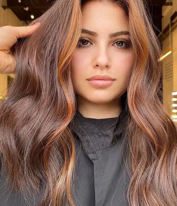 24 idee colore capelli per brune per la primavera: illumina il tuo look